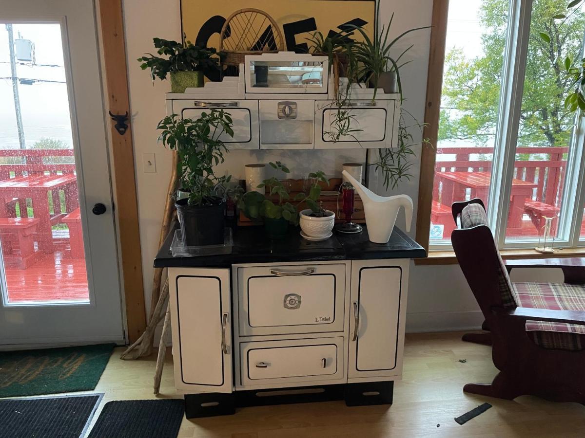 Le Carabobo Auberge Forillon Gaspé Exteriör bild